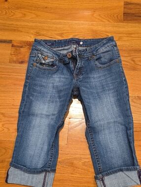 Vigoss Medium Wash Capri Jeans